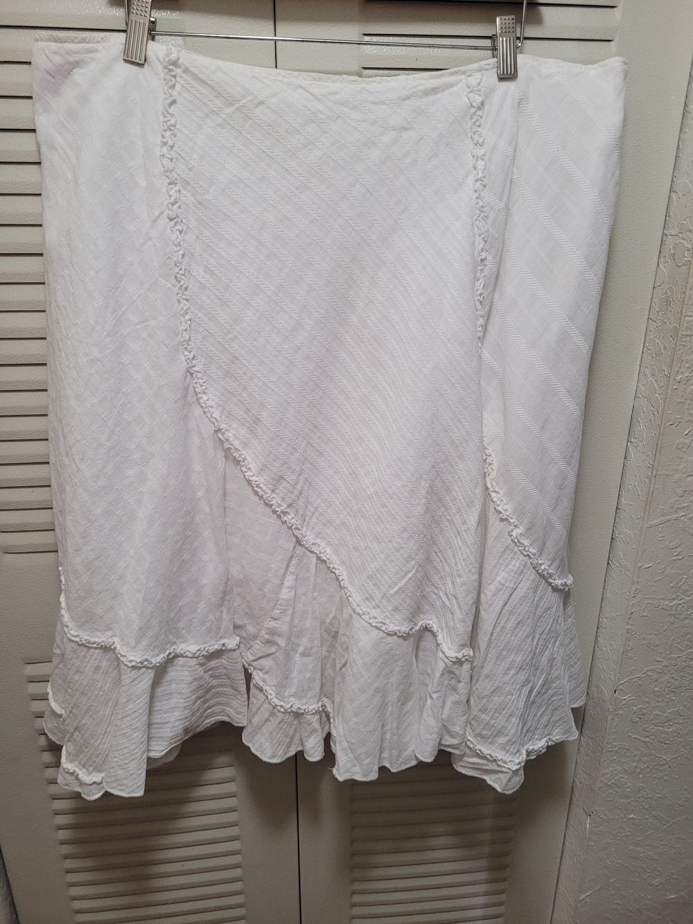 Faded Glory White Ruffled A-Line Skirt
